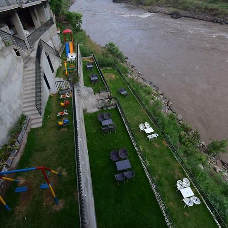 La Orilla Hotel Muzaffarabad Exterior photo