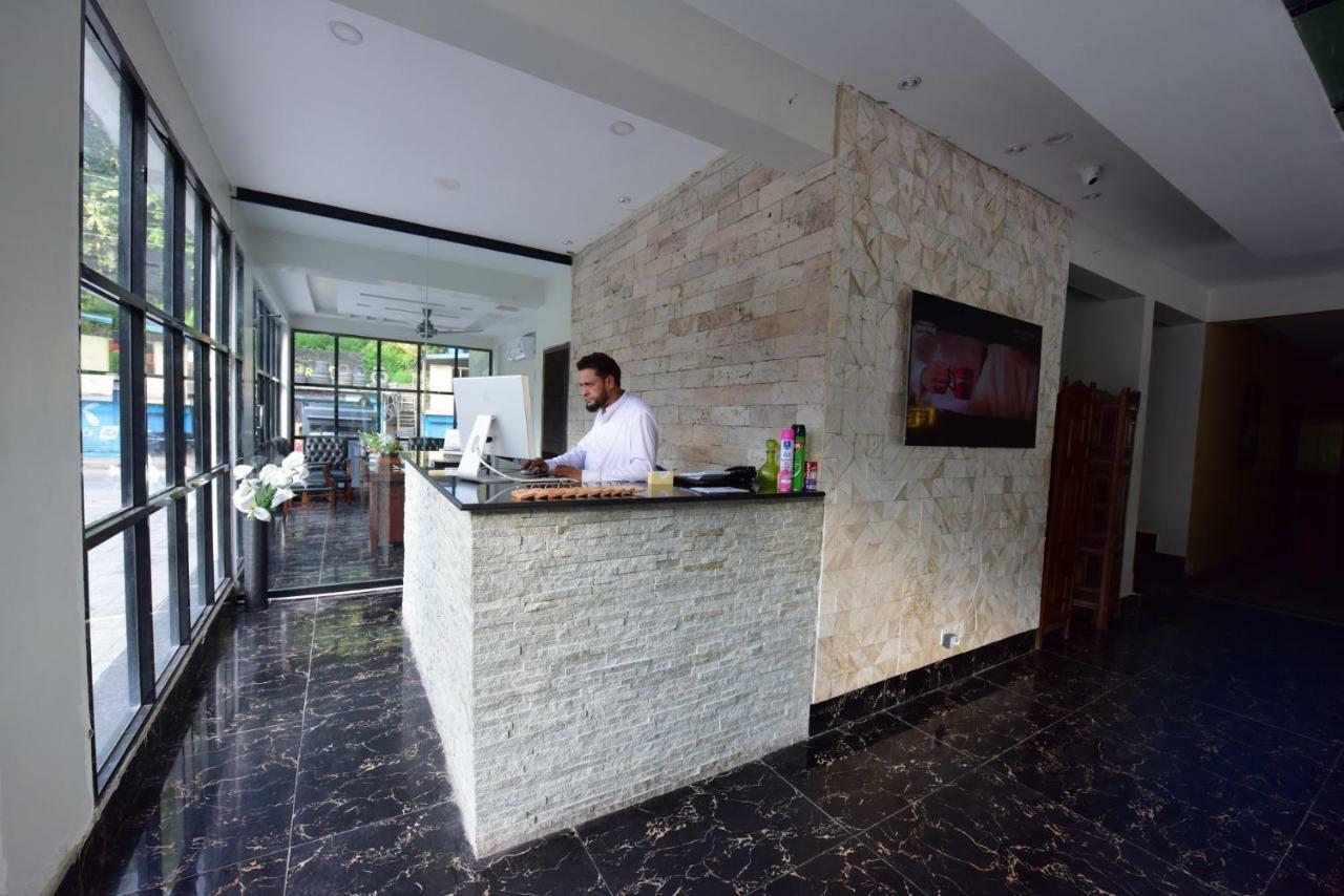 La Orilla Hotel Muzaffarabad Exterior photo